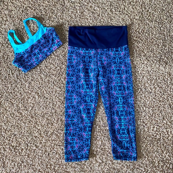 Matching Fabletics Small bra and Medium cropped legging. - Picture 2 of 9